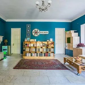  Hostel M42